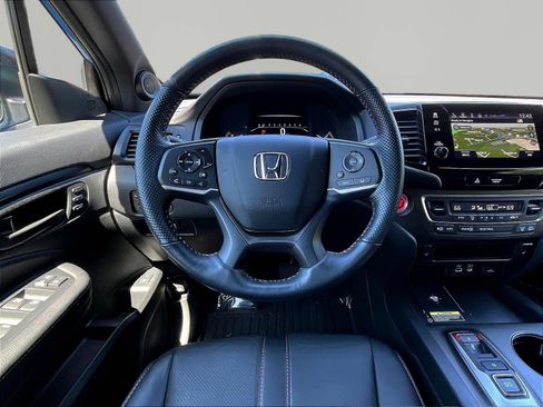 Used 2025 Honda Passport TrailSport image 8