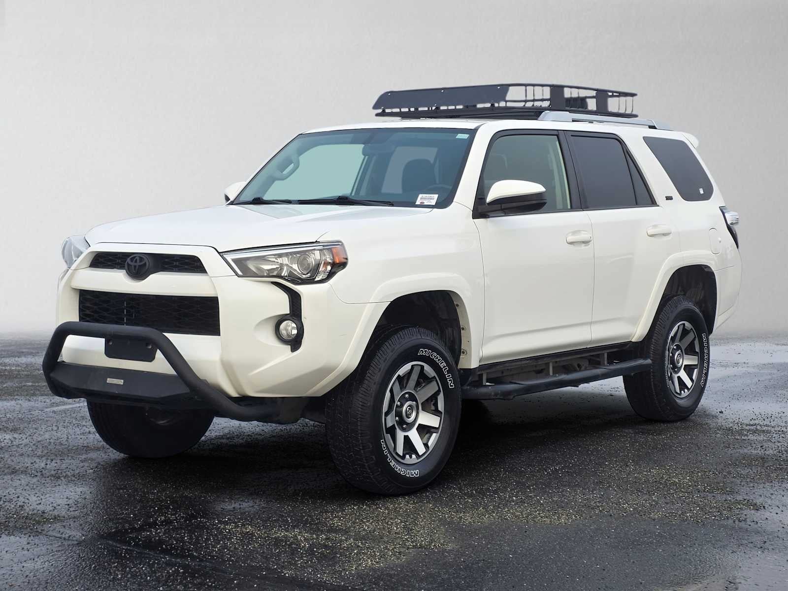 Used 2018 Toyota 4Runner SR5 AWD/4WD image 7