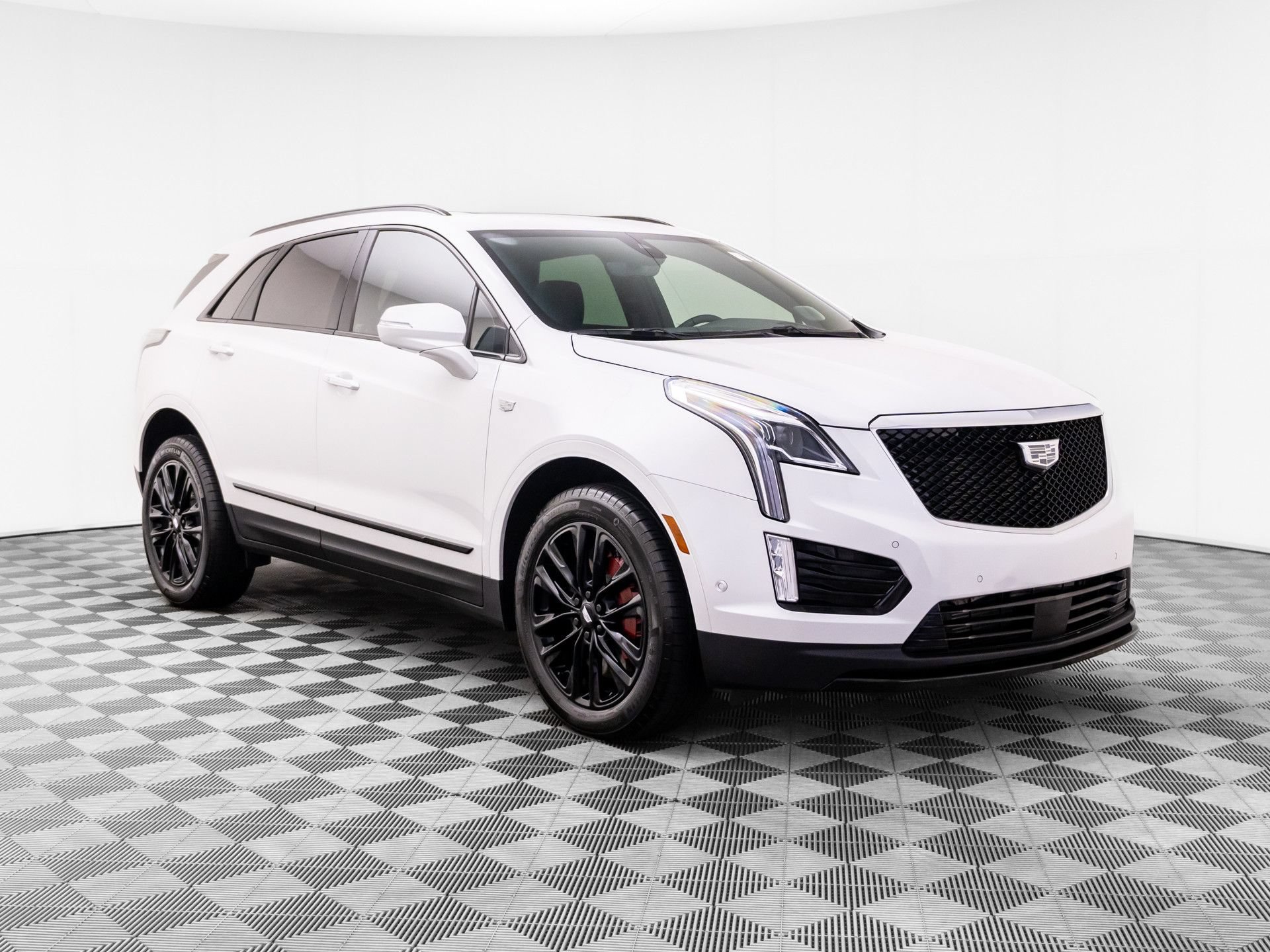Certified 2026 Cadillac XT5 Sportv w/ LPO, Onyx Lite Package AWD/4WD image 7