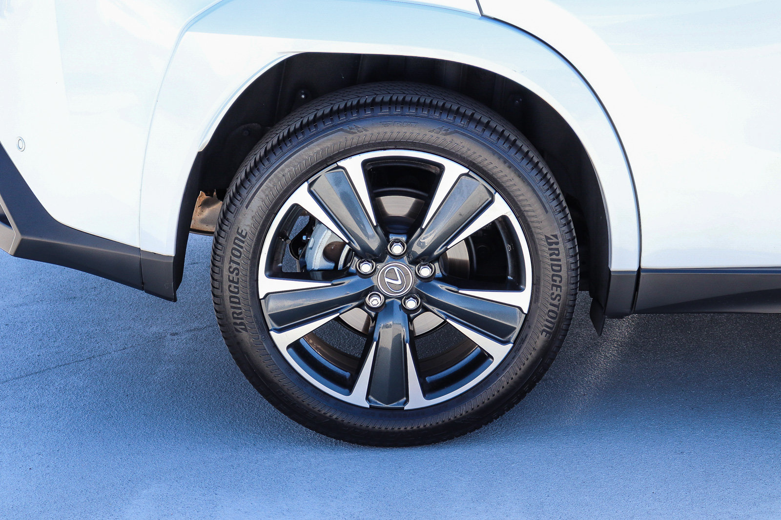 Used 2025 Lexus UX 300h FWD w/ Accessory Package (Z2) image 9