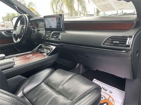 Used 2022 Lincoln Navigator Reserve image 30