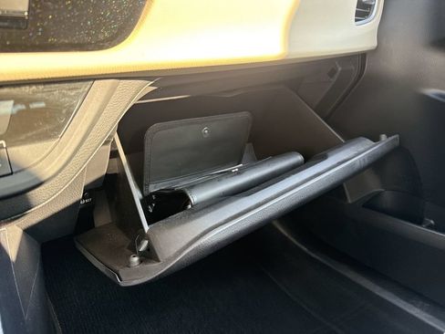 Used 2016 Toyota Corolla LE FWD image 35