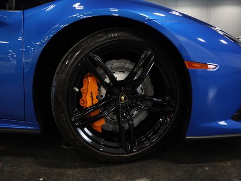 Used 2020 Lamborghini Huracan EVO RWD image 9