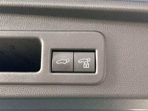 Certified 2025 Toyota 4Runner 4WD image 40