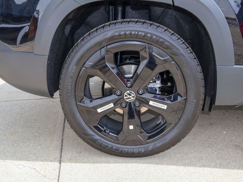 New 2026 Volkswagen Taos SE AWD/4WD image 9