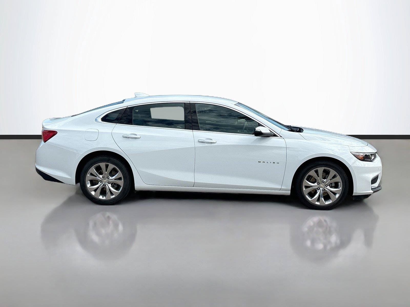 Used 2018 Chevrolet Malibu Premier w/ Driver Confidence Package FWD image 17