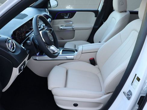 Used 2025 Mercedes-Benz GLB 250 image 29