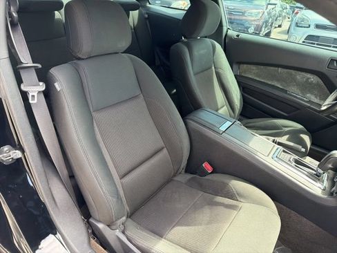 Used 2013 Ford Mustang Coupe RWD image 21