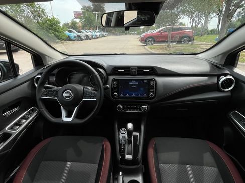 Used 2024 Nissan Versa SR FWD image 10