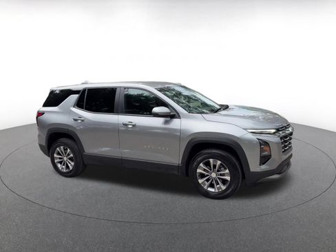 Used 2025 Chevrolet Equinox LT FWD image 3