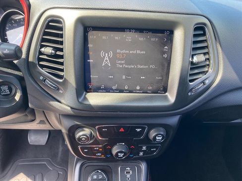 Used 2018 Jeep Compass Trailhawk w/ Leather Interior Group AWD/4WD image 11