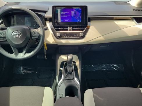 Used 2025 Toyota Corolla LE FWD image 11