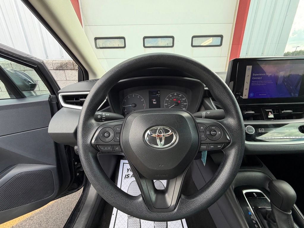 Used 2025 Toyota Corolla LE FWD image 24