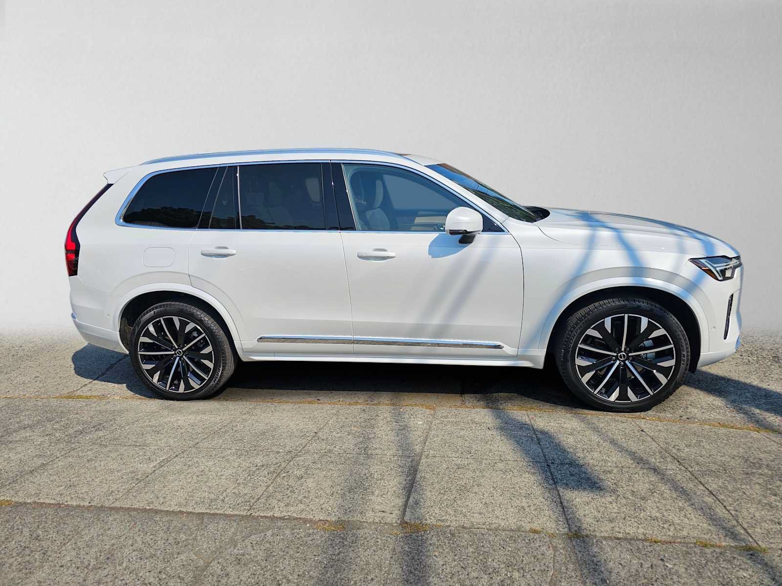 Used 2026 Volvo XC90 B6 Plus w/ Protection Package Premier AWD/4WD image 2