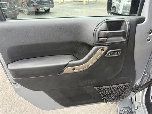 Used 2016 Jeep Wrangler Unlimited Sahara AWD/4WD image 10