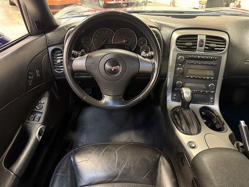 Used 2006 Chevrolet Corvette Coupe w/ Preferred Equipment Group RWD image 19