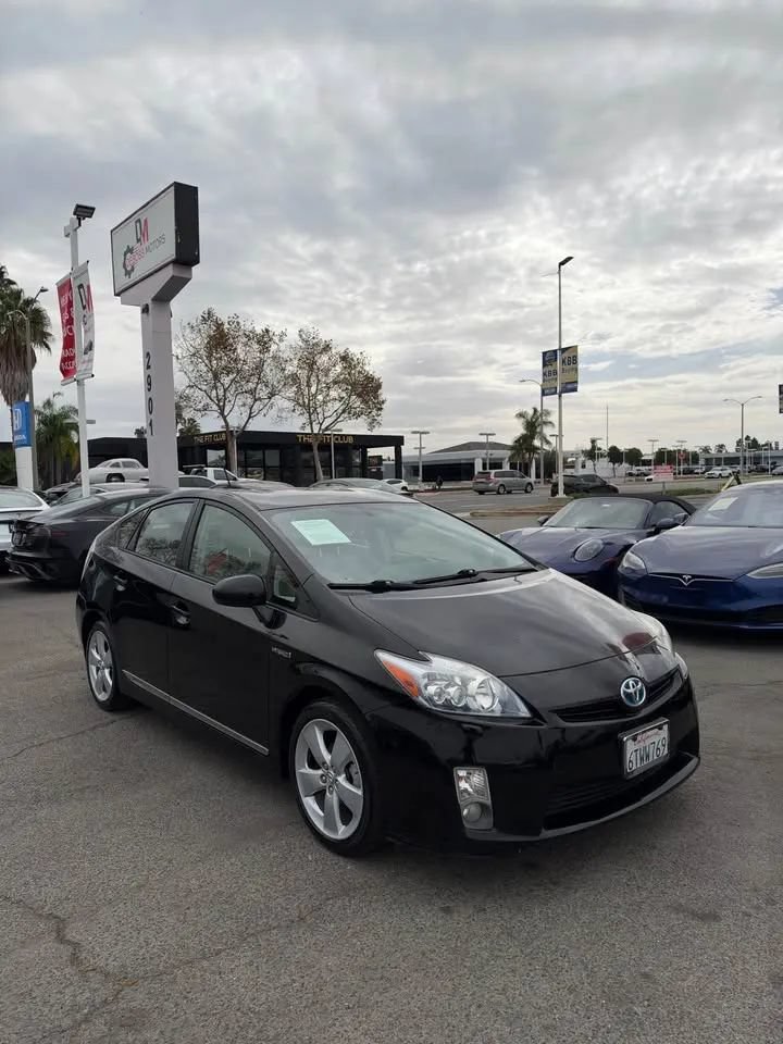 Used 2011 Toyota Prius Five w/ Navigation Pkg FWD image 2