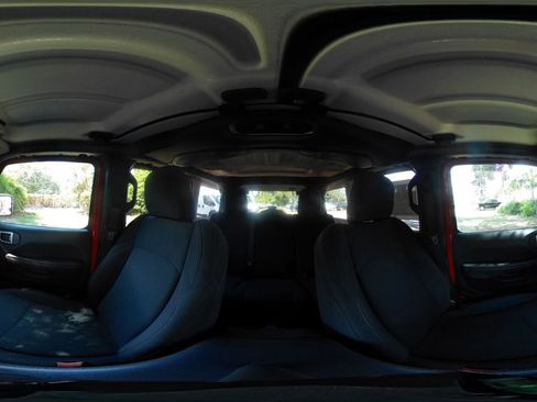 Used 2025 Jeep Wrangler Sahara image 42