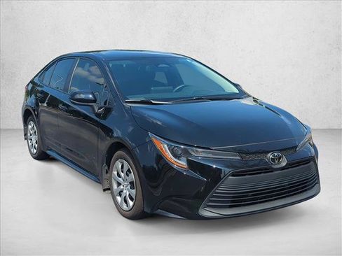 Certified 2025 Toyota Corolla LE FWD image 3