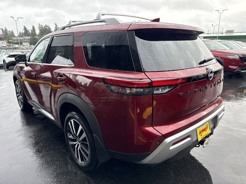 New 2025 Nissan Pathfinder Platinum image 3