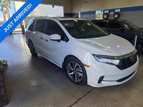 Certified 2024 Honda Odyssey Touring image 2