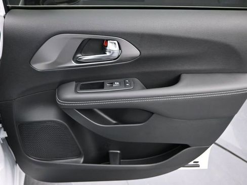 New 2025 Chrysler Voyager LX image 12