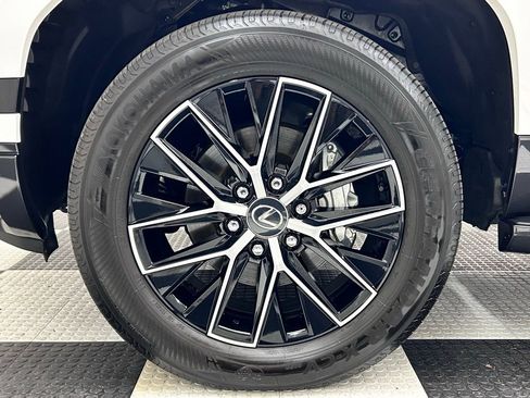 Used 2024 Lexus GX 550 w/ Accessory Package (Z1) image 8