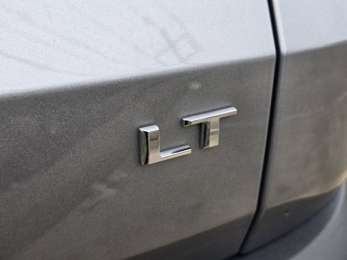 Used 2024 Chevrolet Traverse LT FWD image 11