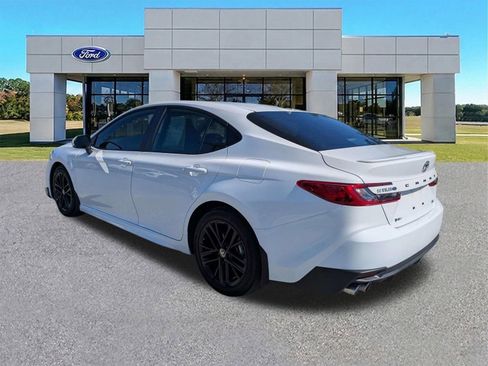 Used 2026 Toyota Camry SE FWD image 4