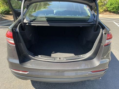 Used 2019 Ford Fusion SE FWD image 31
