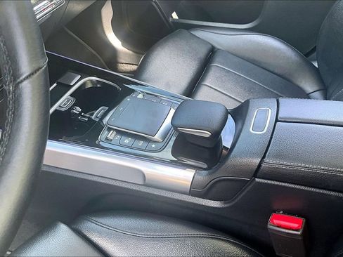 Used 2021 Mercedes-Benz GLB 250 4MATIC image 20