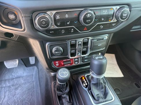 Used 2025 Jeep Wrangler Unlimited Rubicon AWD/4WD image 20