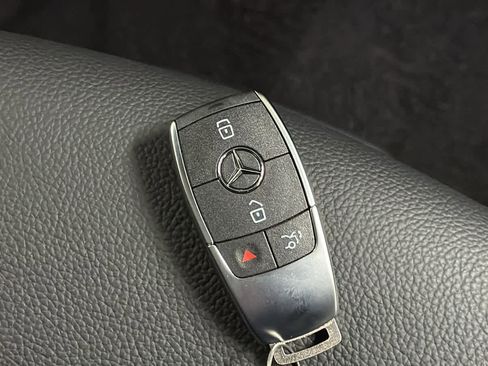 Certified 2024 Mercedes-Benz GLB 250 4MATIC image 39