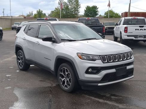 Used 2025 Jeep Compass Limited AWD/4WD image 8