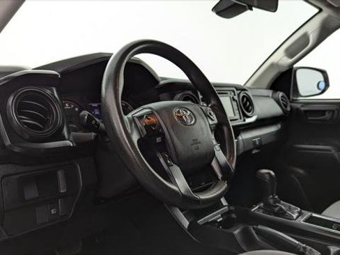Used 2019 Toyota Tacoma SR image 18