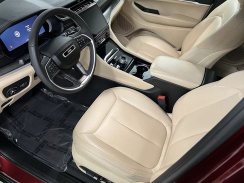 Used 2024 Jeep Grand Cherokee Limited image 26