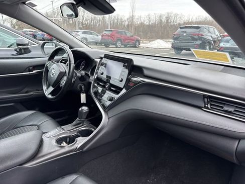 Used 2022 Toyota Camry SE image 30