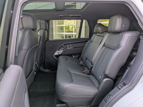Used 2025 Land Rover Range Rover Long Wheelbase SE image 27