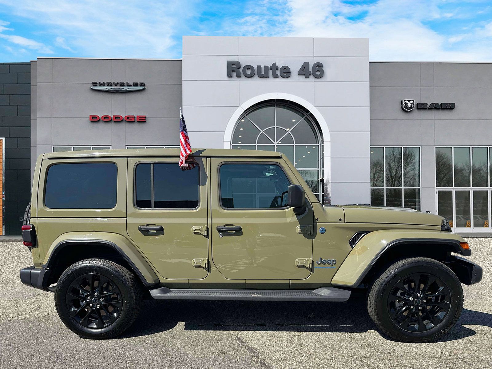 Used 2025 Jeep Wrangler Unlimited Sahara w/ Safety Group AWD/4WD image 6