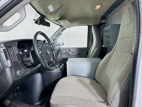Used 2021 Chevrolet Express 3500 w/ Driver Convenience Package RWD image 13