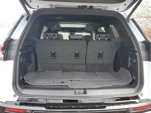 New 2026 GMC Acadia Denali w/ Super Cruise Package AWD/4WD image 8