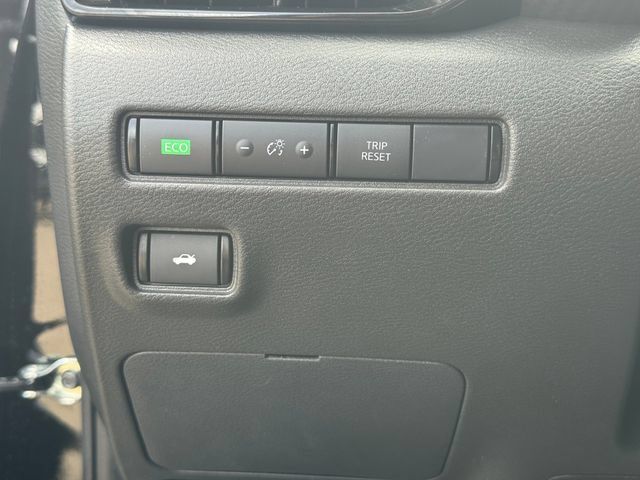 Used 2025 Nissan Sentra SV FWD image 19