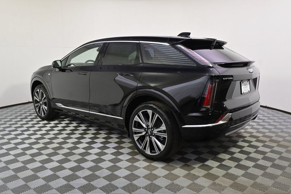New 2026 Cadillac Optiq Luxury 2 w/ LPO, Floor Liner Package AWD/4WD image 3