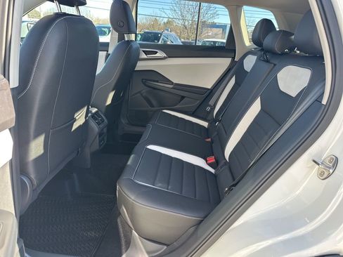 New 2026 Volkswagen Taos SEL image 27