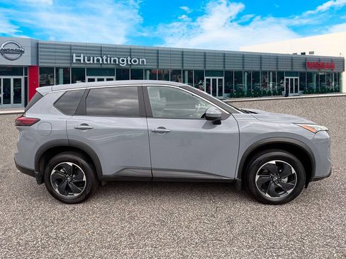 Certified 2026 Nissan Rogue SV AWD/4WD image 8