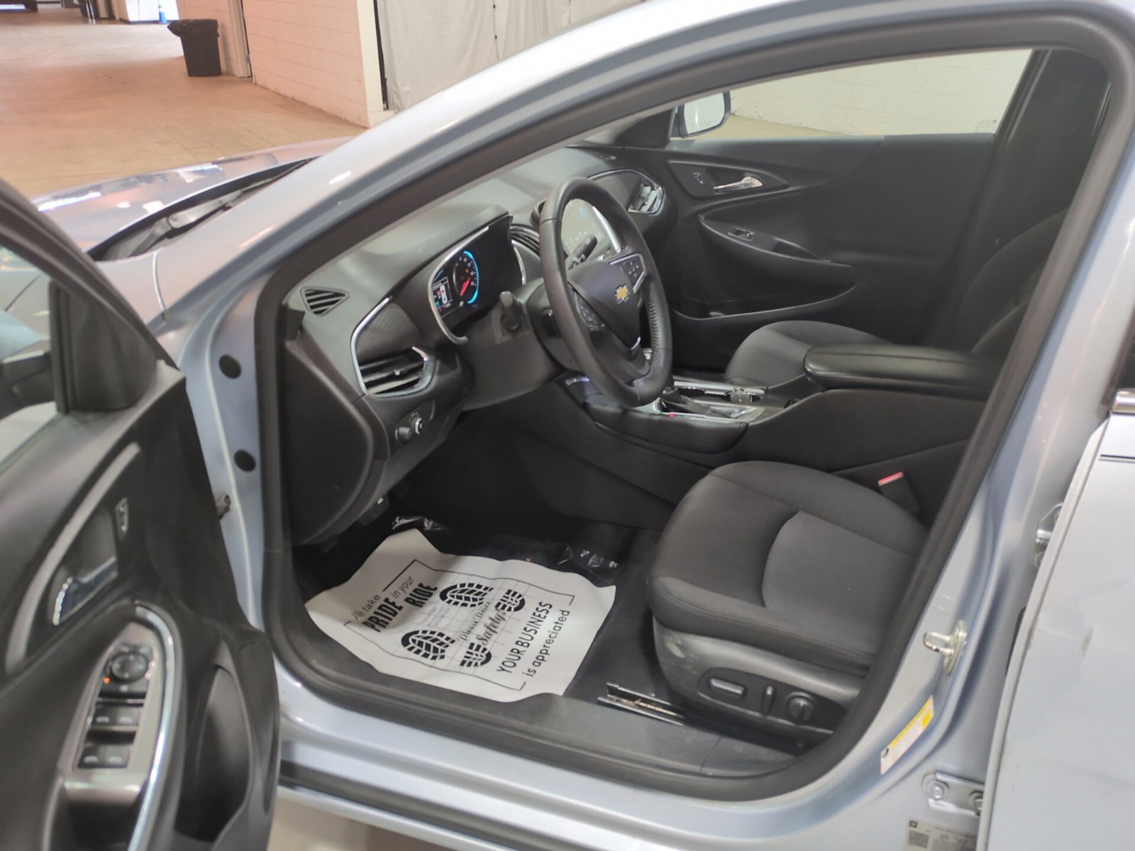 Used 2018 Chevrolet Malibu LT FWD image 15