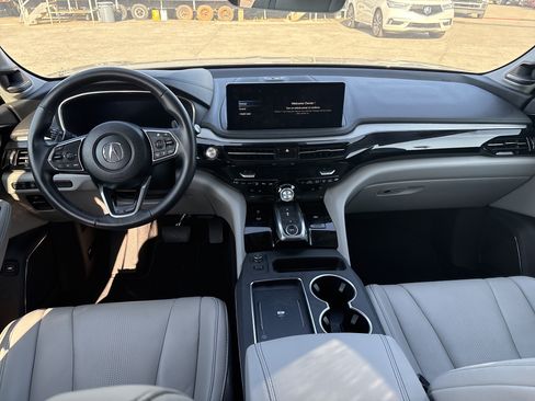 Certified 2025 Acura MDX w/ Technology Package FWD image 8