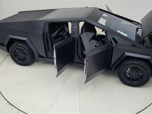 Used 2024 Tesla Cybertruck AWD Crew Cab image 79