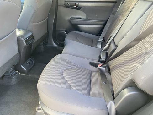 Used 2024 Toyota Highlander LE image 14