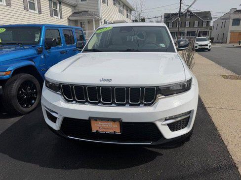 Certified 2022 Jeep Grand Cherokee Limited AWD/4WD image 2